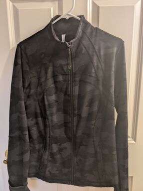 lululemon athletica Women's Black Camo Full-Zip Bomber Jacket